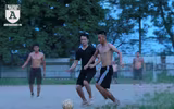 [ẢNH] Thanh niên ở quê cởi trần đá bóng phủi mùa World Cup
